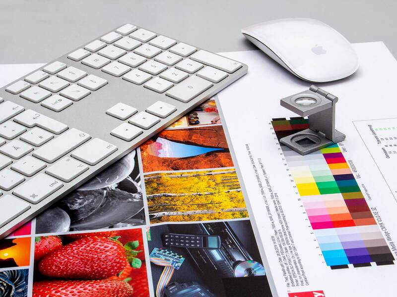 Proofbogen mit Fadenzähler, Tastatur und Maus